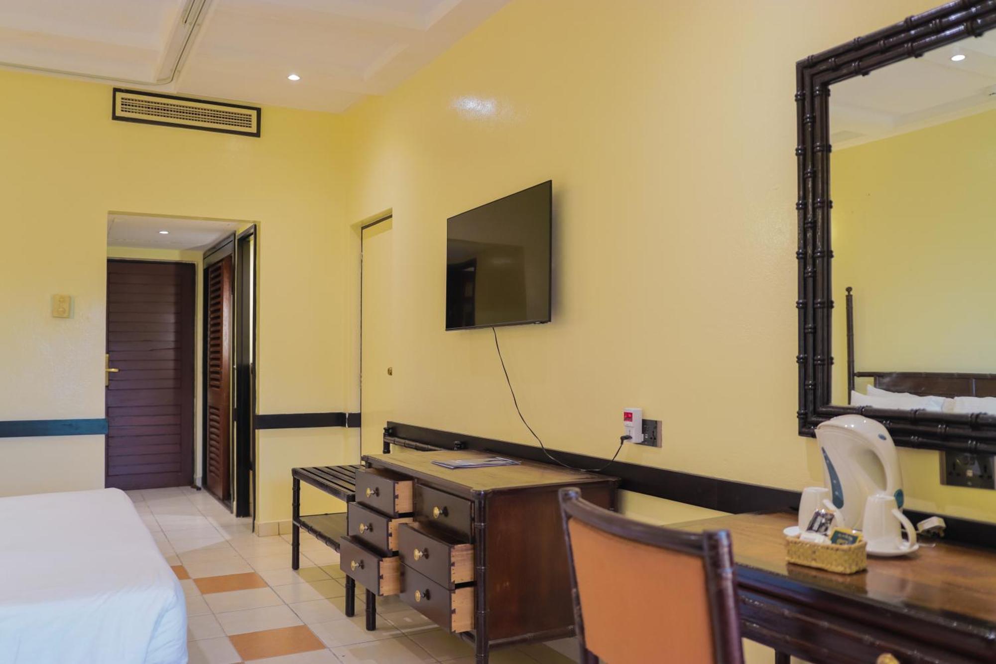 Mombasa Continental Resort Шансу Экстерьер фото